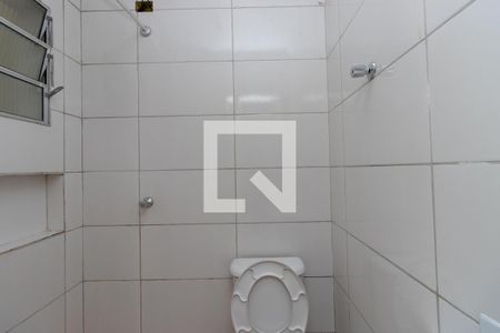 Banheiro de kitnet/studio para alugar com 1 quarto, 24m² em Parque Novo Mundo, São Paulo