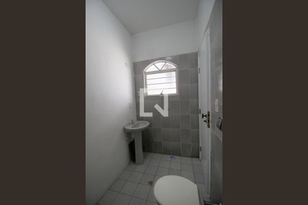 Casa para alugar com 222m², 2 quartos e 2 vagasBanheiro da Edícula