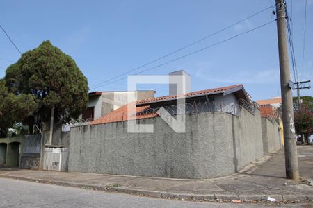 Casa para alugar com 222m², 2 quartos e 2 vagasFachada