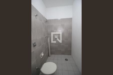 Casa para alugar com 222m², 2 quartos e 2 vagasBanheiro da Edícula