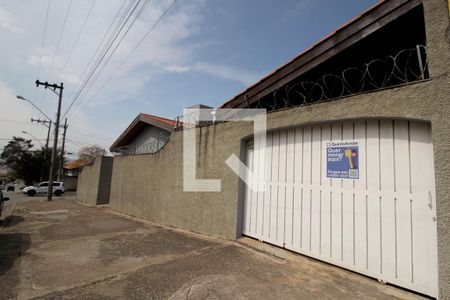 Casa para alugar com 222m², 2 quartos e 2 vagasFachada