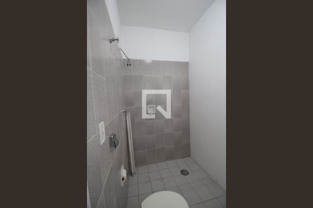 Casa para alugar com 222m², 2 quartos e 2 vagasBanheiro da Edícula
