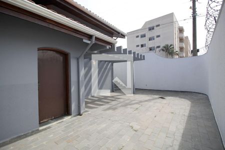 Casa para alugar com 222m², 2 quartos e 2 vagasFachada