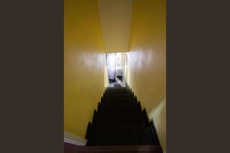 Casa de condomínio à venda com 70m², 2 quartos e 2 vagasEscada