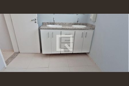 Casa à venda com 399m², 7 quartos e 4 vagasSuíte master - Banheiro senhora