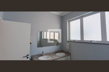 Casa à venda com 399m², 7 quartos e 4 vagasSuíte master - Banheiro senhora