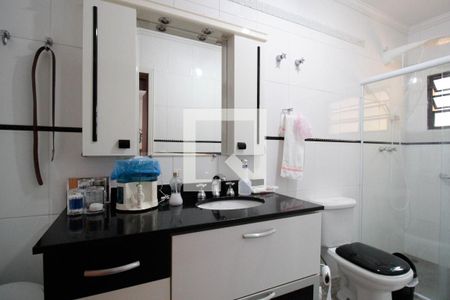 Casa à venda com 235m², 3 quartos e 2 vagas Casa à venda com 235m², 3 quartos e 2 vagasBanheiro da Suíte