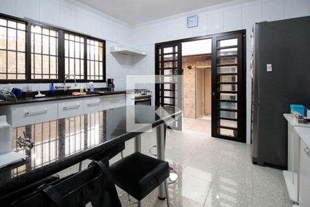 Casa à venda com 235m², 3 quartos e 2 vagas Casa à venda com 235m², 3 quartos e 2 vagasCozinha