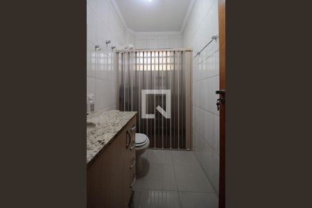 Casa à venda com 235m², 3 quartos e 2 vagas Casa à venda com 235m², 3 quartos e 2 vagasBanheiro
