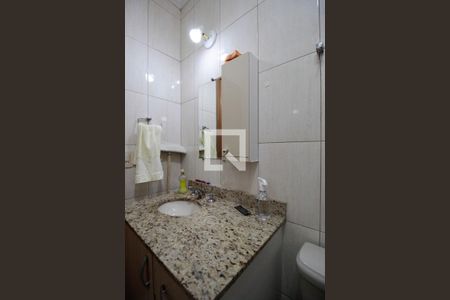 Casa à venda com 235m², 3 quartos e 2 vagas Casa à venda com 235m², 3 quartos e 2 vagasBanheiro