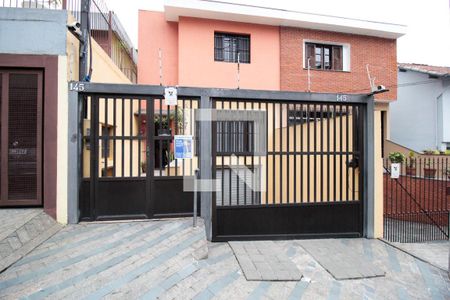 Casa à venda com 235m², 3 quartos e 2 vagas Casa à venda com 235m², 3 quartos e 2 vagasFachada