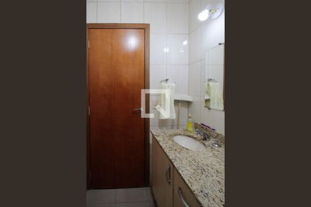 Casa à venda com 235m², 3 quartos e 2 vagas Casa à venda com 235m², 3 quartos e 2 vagasBanheiro