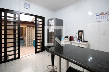 Casa à venda com 235m², 3 quartos e 2 vagas Casa à venda com 235m², 3 quartos e 2 vagasCozinha