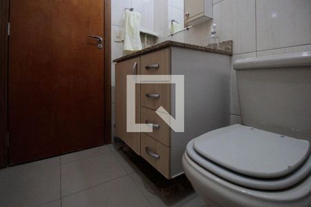 Casa à venda com 235m², 3 quartos e 2 vagas Casa à venda com 235m², 3 quartos e 2 vagasBanheiro