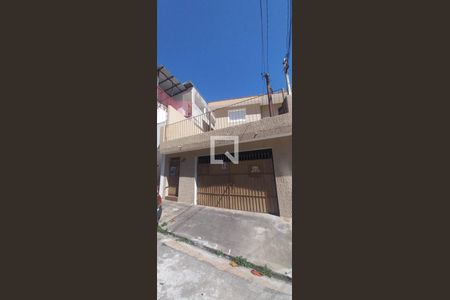 Casa à venda com 117m², 2 quartos e 1 vaga Casa à venda com 117m², 2 quartos e 1 vagaFachada
