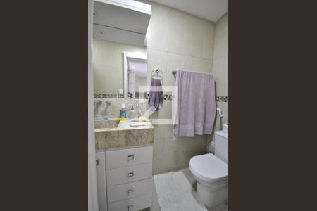 Casa à venda com 240m², 3 quartos e 2 vagasBanheiro da Suíte 1