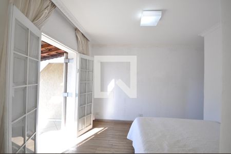 Casa à venda com 240m², 3 quartos e 2 vagasSuíte 2