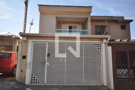 Casa à venda com 240m², 3 quartos e 2 vagas Casa à venda com 240m², 3 quartos e 2 vagasFachada