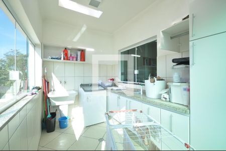 Casa à venda com 240m², 3 quartos e 2 vagasÁrea de Serviço