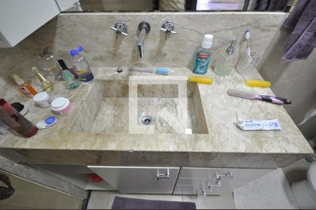 Casa à venda com 240m², 3 quartos e 2 vagasBanheiro da Suíte 1