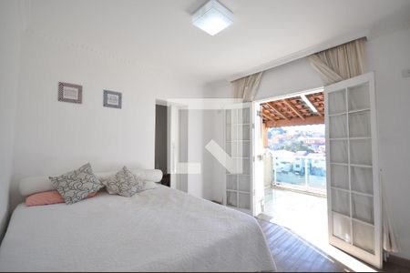 Casa à venda com 240m², 3 quartos e 2 vagasSuíte 2