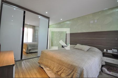 Casa à venda com 240m², 3 quartos e 2 vagasSuíte 1