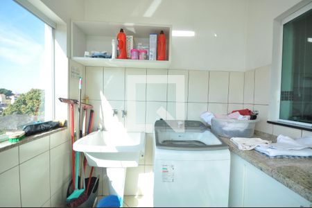 Casa à venda com 240m², 3 quartos e 2 vagasÁrea de Serviço