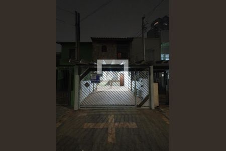 Casa à venda com 140m², 5 quartos e 1 vagaFacha com a plaquinha instalada 