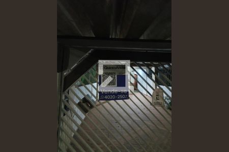 Casa à venda com 140m², 5 quartos e 1 vagaPlaquinha instalada na fachada 