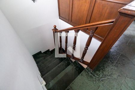 Casa à venda com 245m², 5 quartos e 2 vagasEscada