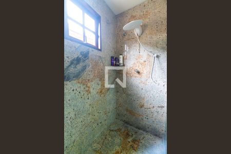 Casa à venda com 245m², 5 quartos e 2 vagasBanheiro da Suíte 3 Detalhe