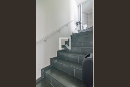 Apartamento para alugar com 98m², 2 quartos e 1 vagaEscada