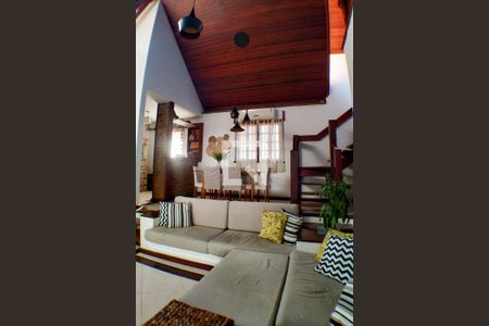 Sala de casa à venda com 5 quartos, 260m² em Mata Paca, Niterói