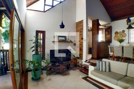 Sala de casa à venda com 5 quartos, 260m² em Mata Paca, Niterói
