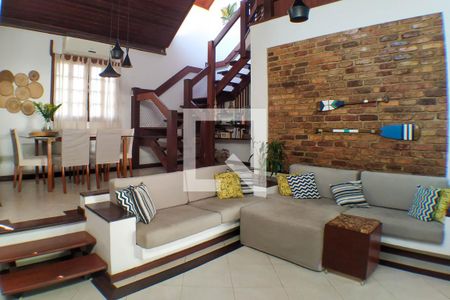 Sala de casa à venda com 5 quartos, 260m² em Mata Paca, Niterói