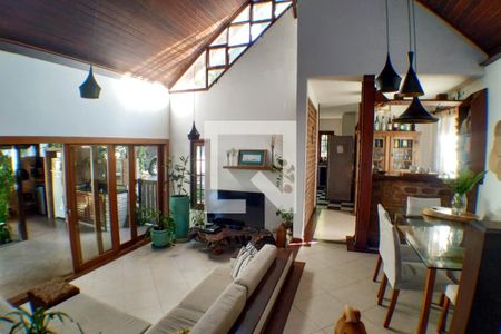 Sala de casa à venda com 5 quartos, 260m² em Mata Paca, Niterói