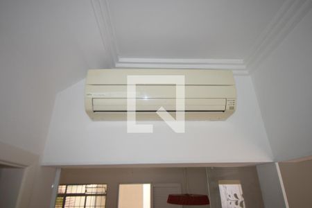 Sala de casa à venda com 4 quartos, 230m² em Vila Gomes Cardim, São Paulo