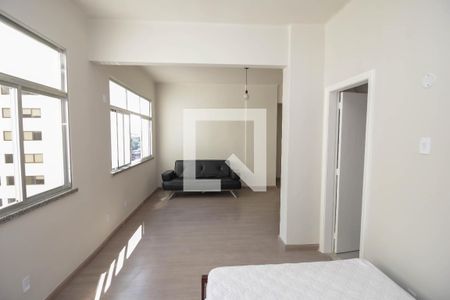 Sala/Quarto de kitnet/studio para alugar com 1 quarto, 34m² em Centro, Rio de Janeiro