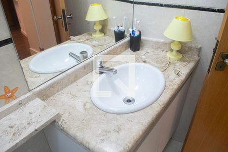 Casa de condomínio à venda com 160m², 3 quartos e 2 vagasBanheiro Quarto 2