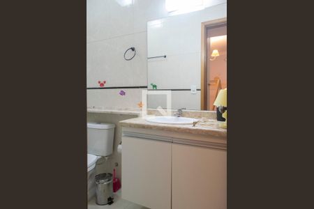 Casa de condomínio à venda com 160m², 3 quartos e 2 vagasBanheiro Quarto 2