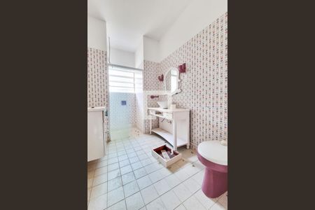 Casa para alugar com 300m², 3 quartos e 2 vagasBanheiro