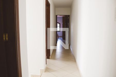 Casa à venda com 230m², 4 quartos e 2 vagasCorredor