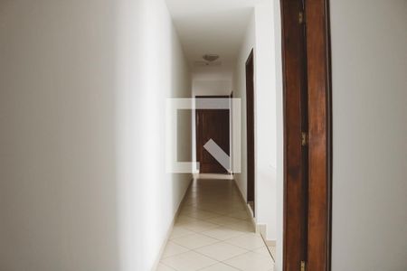 Casa à venda com 230m², 4 quartos e 2 vagasCorredor