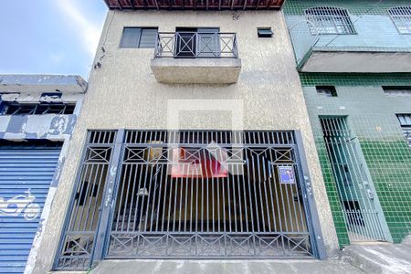 Casa à venda com 116m², 4 quartos e 2 vagasFachada