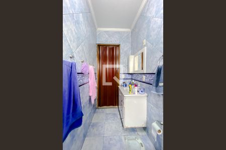 Casa à venda com 116m², 4 quartos e 2 vagasBanheiro