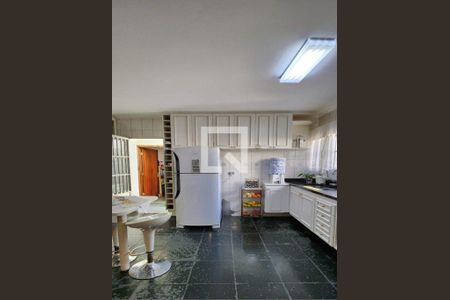 Casa à venda com 230m², 3 quartos e 2 vagas