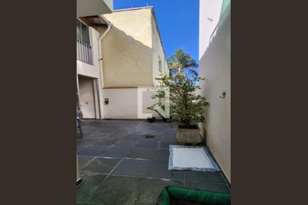 Casa à venda com 230m², 3 quartos e 2 vagas