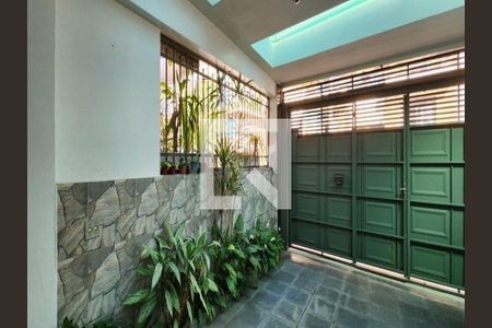 Casa à venda com 230m², 3 quartos e 2 vagas