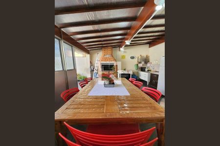 Casa à venda com 230m², 3 quartos e 2 vagas