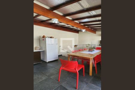 Casa à venda com 230m², 3 quartos e 2 vagas